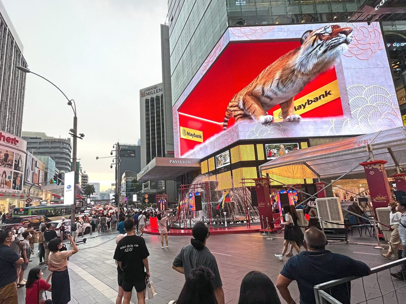 A electronic billboard showing react of tiger to mark of upcoming Chinese New Year celebration at Pavilion Kuala Lumpur. — FAIHAN GHANI/The Star